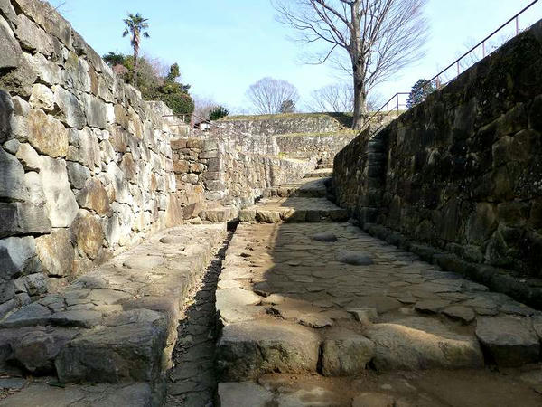 大手虎口中央の通路
