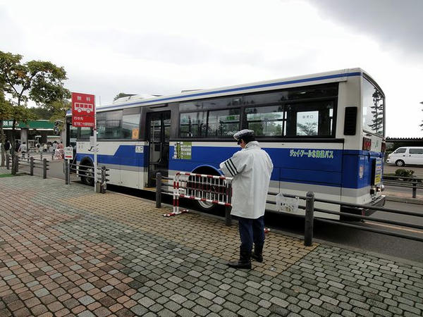 札幌競馬場に到着した無料送迎バス