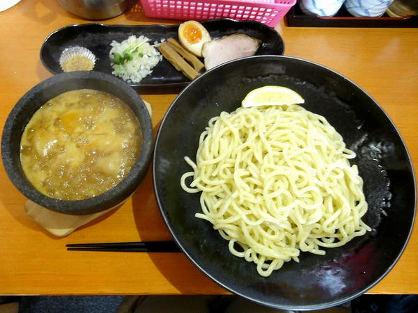 つけ麺（濃厚魚介トリプルスープ・つる麺・300g） 690円