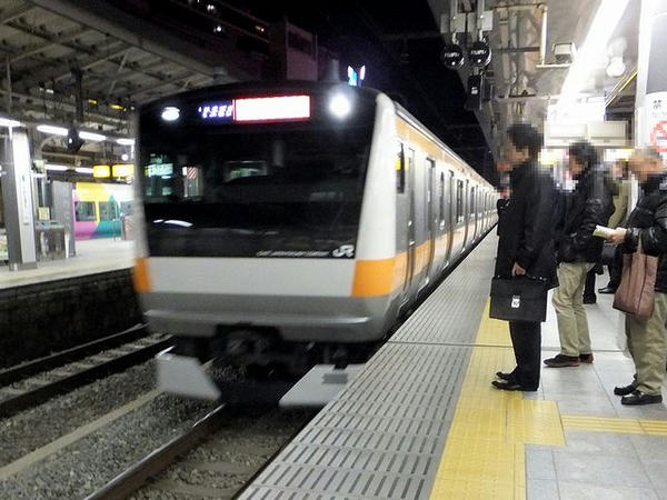 新宿駅から中央線快速で東京駅へ