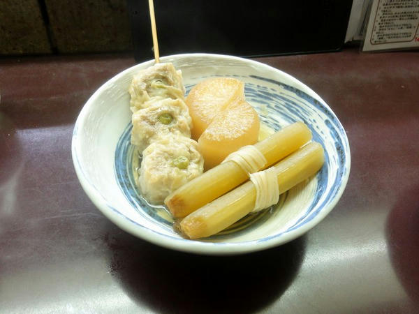金沢おでん シュウマイ 150円、大根 220円、ふき 220円