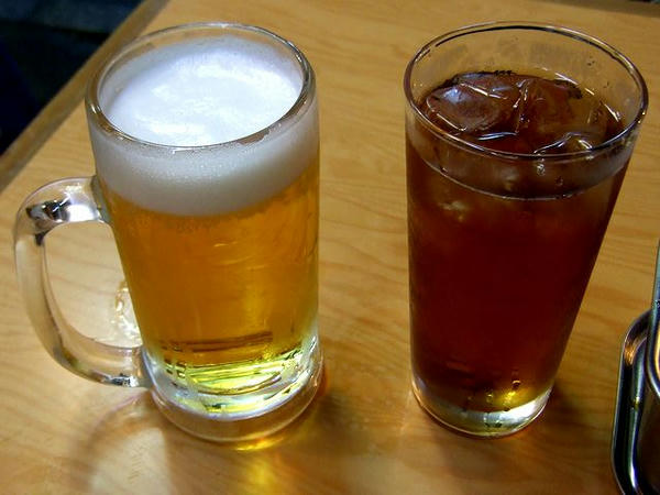生ビール（中） 450円 と ウーロン茶 250円
