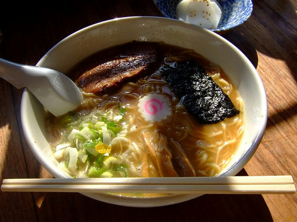 ラーメン 600円 （と、サービスの大根甘酢漬け）