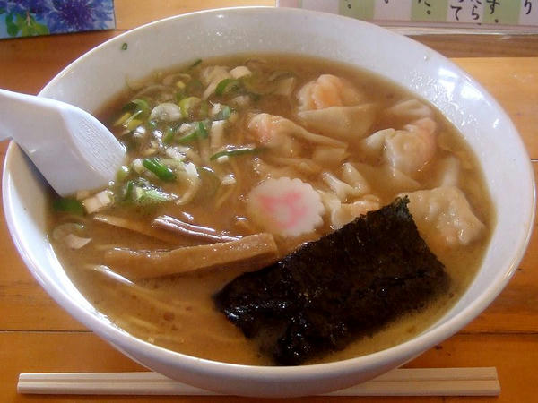 エビワンタン麺 880円