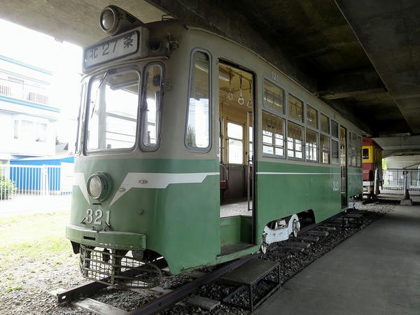 鋼製2軸ボギー電動客車 320形（321）