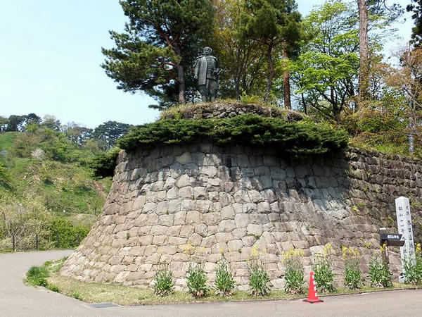 上杉謙信公銅像