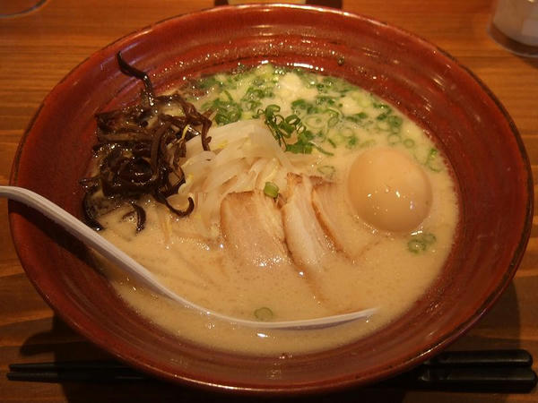 白味玉入り（九州中細麺・かためん） 830円