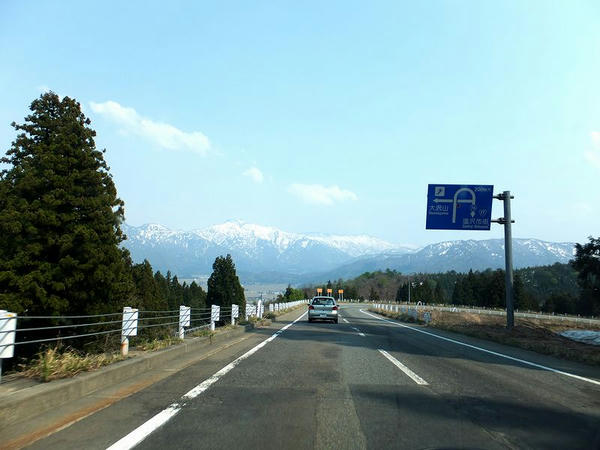 新潟県道76号を行く