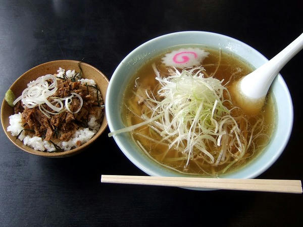 ネギらーめん 730円 ＋ 蔵八セット 450円のチャーシュー丼（小）