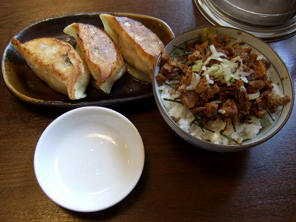 蔵八セット（チャーシュー丼（小）＋半ぎょうざ） 450円