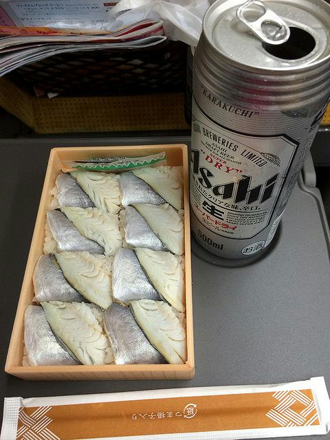 クリスマスイブのライブ帰りと同じく鯵の押し寿司で一杯やりながら帰栃