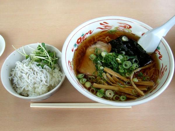 ラーメンしらす丼 800円