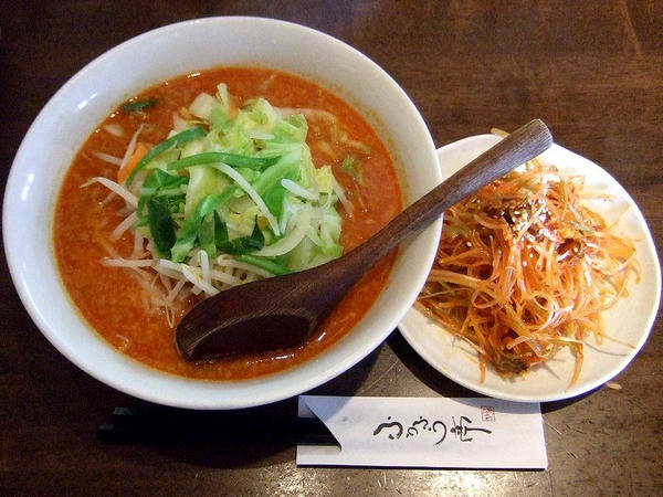 ピリ辛味噌拉麺 681円 ＋ 赤ネギ（ピリ辛） 157円