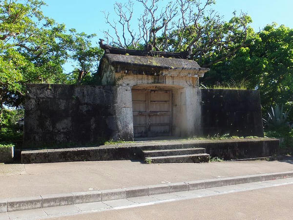 園比屋武御嶽石門