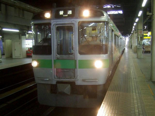 札幌駅に停車中の普通列車