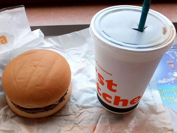 ベーコンエッグバーガー 310円 ＋ 深煎りアイスコーヒーM 290円
