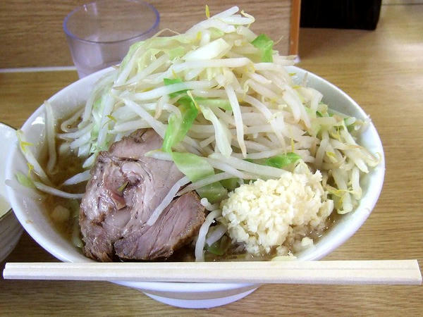 大ラーメン（ニンニク） 750円 ＋ 生たまご 50円