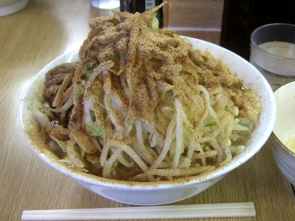 小ラーメン豚入り（ニンニク・アブラ） 800円 ＋ カツオくん 150円 ＋ 生たまご 50円