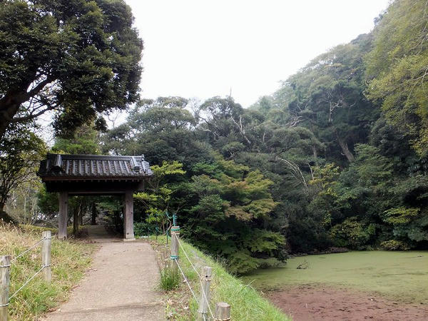 水堀と門