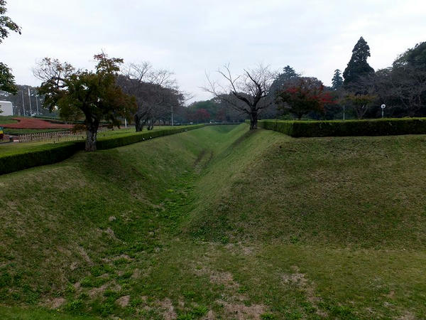 角馬出し空壕(2)