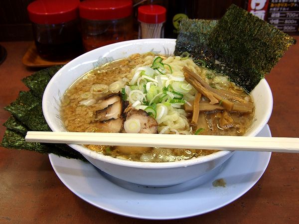 丸特（こってり）のりラーメン（中盛） 850円