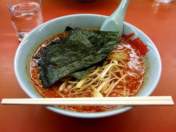 辛味噌ネギラーメン（激辛・味薄め・麺普通・脂普通） 790円 ＋ （写真に写っていないけど）半ライス 110円