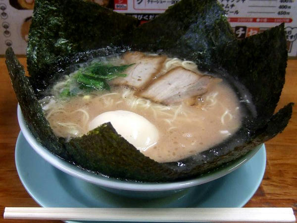 のり玉子ラーメン（細麺、味の濃さ・麺の固さ・油の量全て普通） 800円