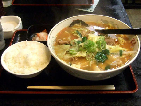 もつ煮込みラーメン 850円 ＋ ライス（小） 100円