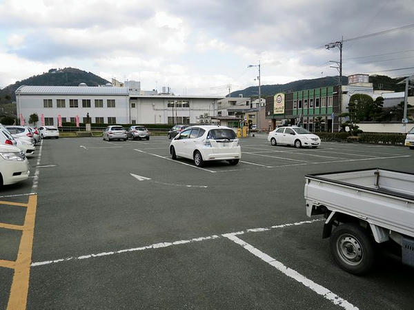 市民会館駐車場