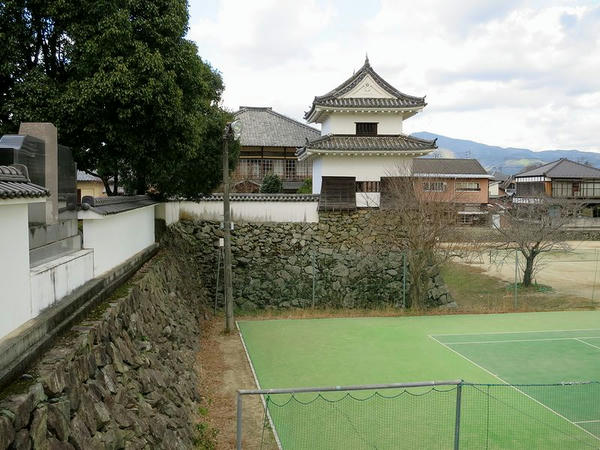 外堀跡と南隅櫓