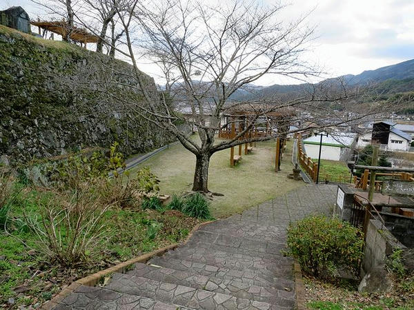 北の菱御門（二の丸搦手門）跡