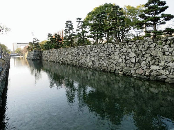 堀と石垣（数寄屋橋から）