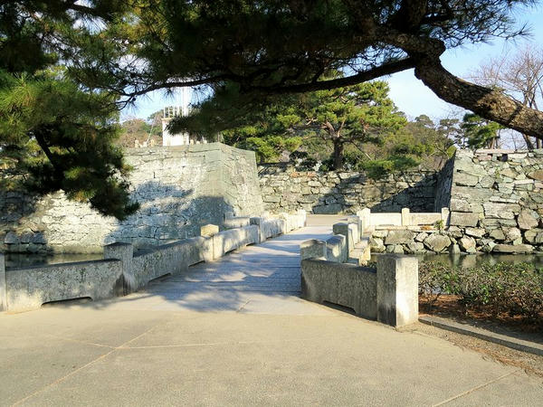 下乗橋と大手門跡