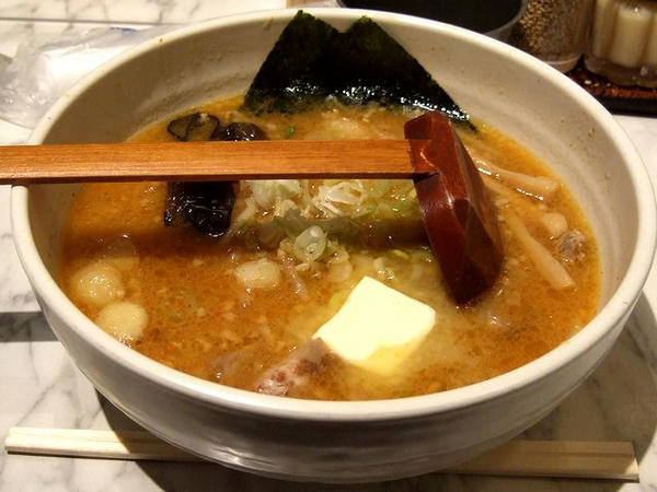 ハーフ味噌ラーメン 550円 ＋ バター 100円