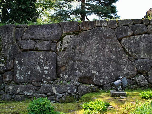 石垣の巨石