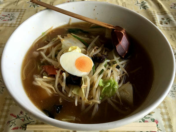 黒羽ミソラーメン 880円