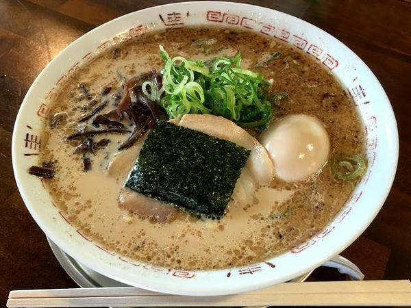 豚骨醤油味玉ラーメン 620円