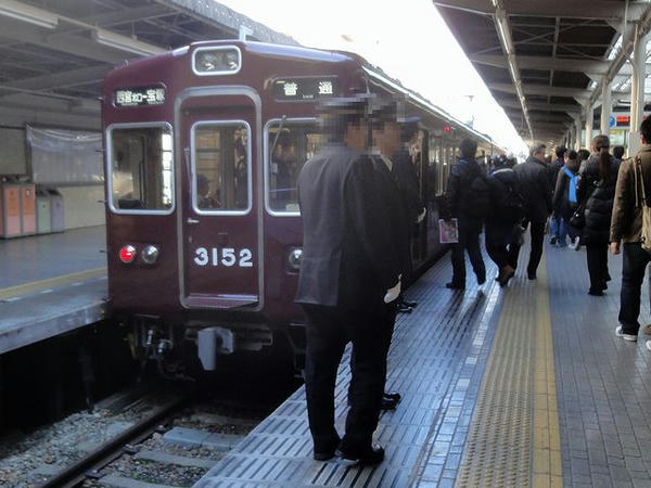 西宮北口駅で乗り換えた阪急今津線の列車