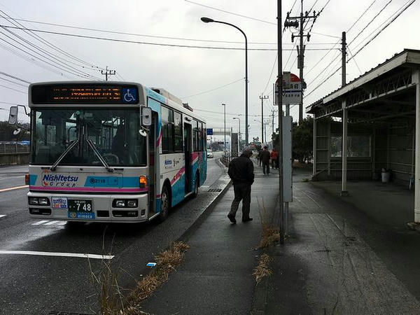 競馬場前バス停と乗車した路線バス