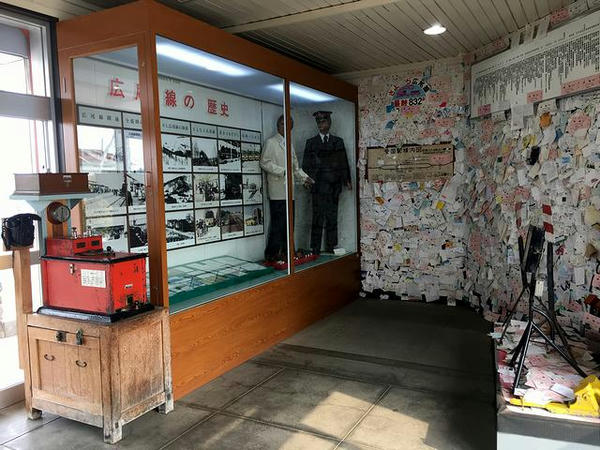 駅舎内部(1)