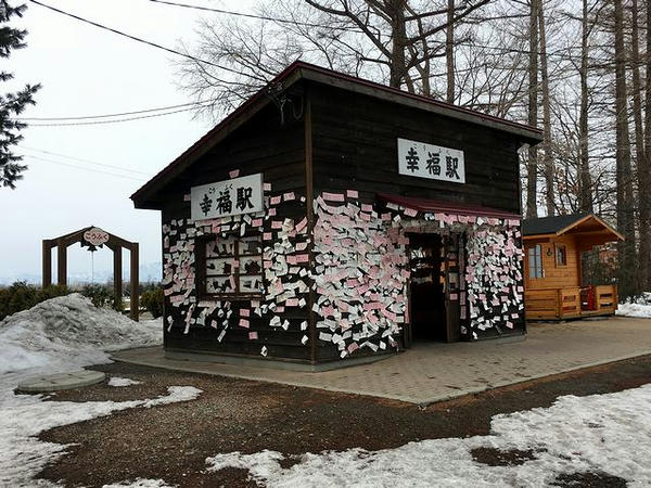 建て替えられた駅舎