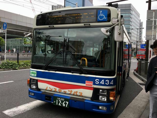 川崎駅から乗車した無料送迎バス