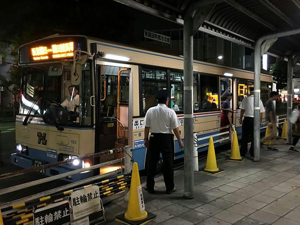 園田駅に到着した無料送迎バス