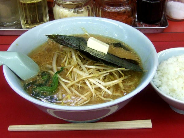 味噌ネギラーメン（脂普通・味普通・麺普通） 690円 ＋ バター 50円 ＋ 半ライス 110円