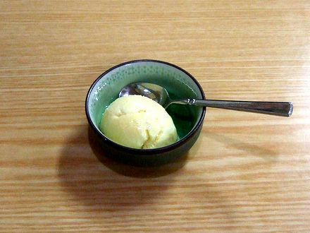 女性・小学生はサービスの自家製アイスクリーム