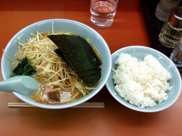 特製味噌ネギラーメン（脂－・味普通・麺普通） 790円 ＋ 背脂 100円 ＋ ネギ増 150円 ＋ ライス 160円