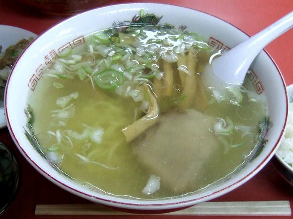 定食（塩ラーメン＋シューマイ＋小？ライス）800円の塩ラーメン