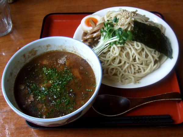 キノコと鶏肉つけ麺（小［麺200g］） 740円