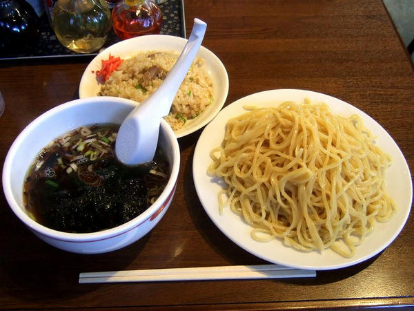 Aセット（半炒飯＋醤油らーめんのところ醤油つけ麺［あっさり］に変更） 780円