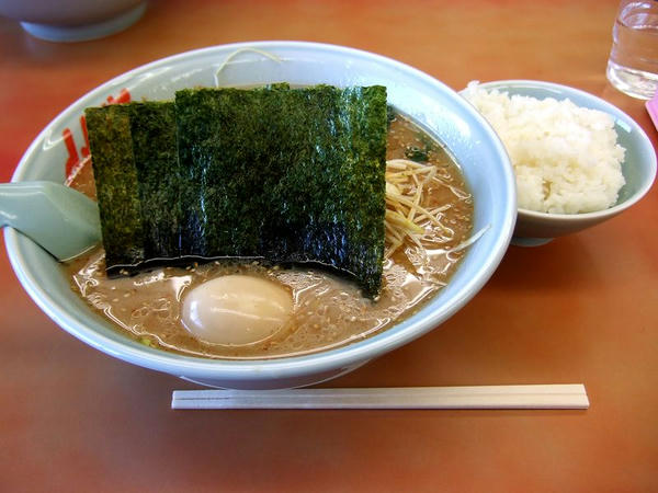 味噌ネギラーメン（脂普通・味普通・麺普通） 690円 ＋ 味付けたまご 80円 ＋ 半ライス 110円 